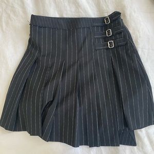 alexander mcqueen pleated mini skirt 🤩